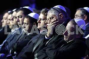 Евреи во время церемонии памяти