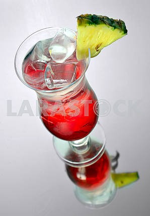 Ледяной коктейль ром с ананасом