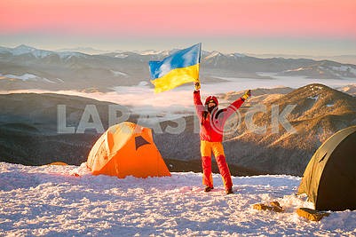 Флаг Украины против Черногории Говерла