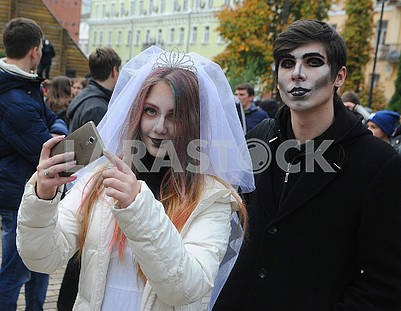 Участники парада зомби
