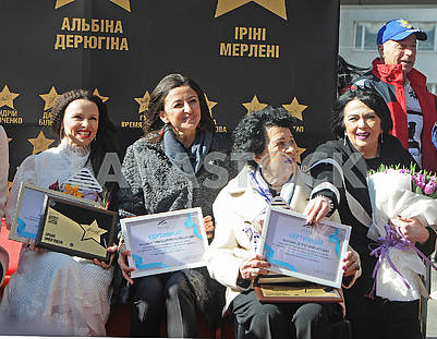 Ирина Мерлени, Александра Тимошенко, Альбина Дерюгина и Ирина Дерюгина