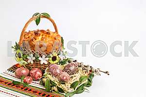 ПАСХАЛЬНЫЕ ЯЙЦА В КОРЗИНЕ