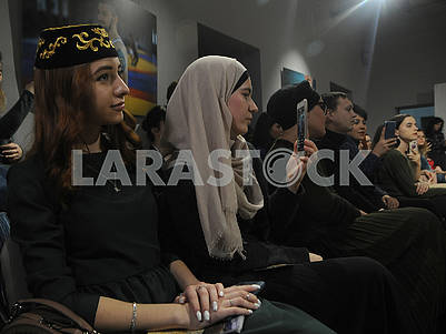 Гости на показе крымскотатарского бренда одежды "Qara biber"