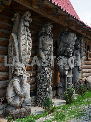 Деревянные скульптуры										