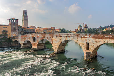 Понте Пьетра, каменный мост									