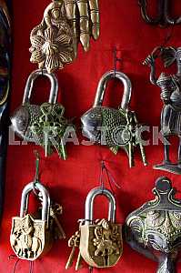 Навесные замки с ключами