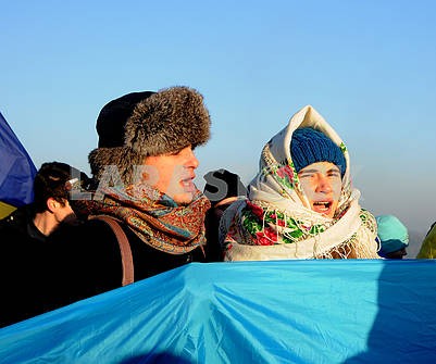 Участники акции «Объедини берега Днепра «живой цепью» Соборности»