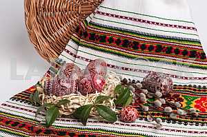  ПАСХАЛЬНЫЕ ЯЙЦА В КОРЗИНЕ