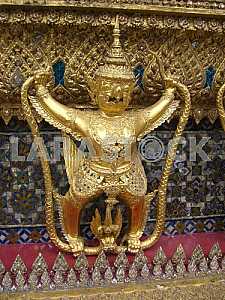 Храм Изумрудного Будды - Ват Пхра Кео. Вид снаружи. Бангкок, Таиланд. 2012 год.