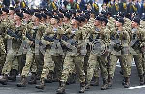 Военный парад на Майдане Незалежности в Киеве