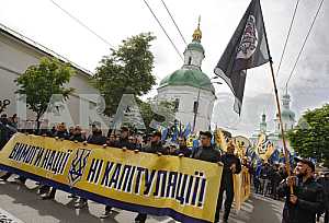 Марш Азова в Киеве