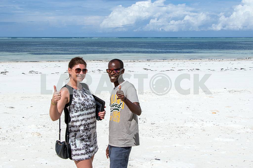 Zanzibar, tourists on the shore — Image 32122