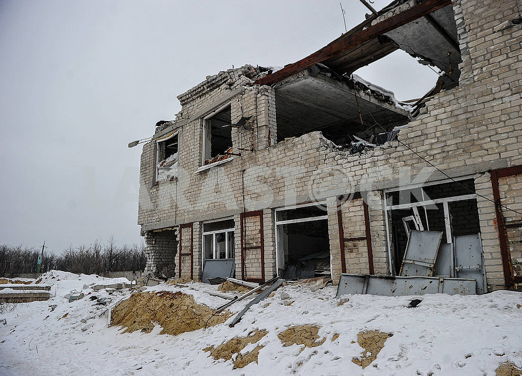 Ruined building in Avdeevka — Image 51103