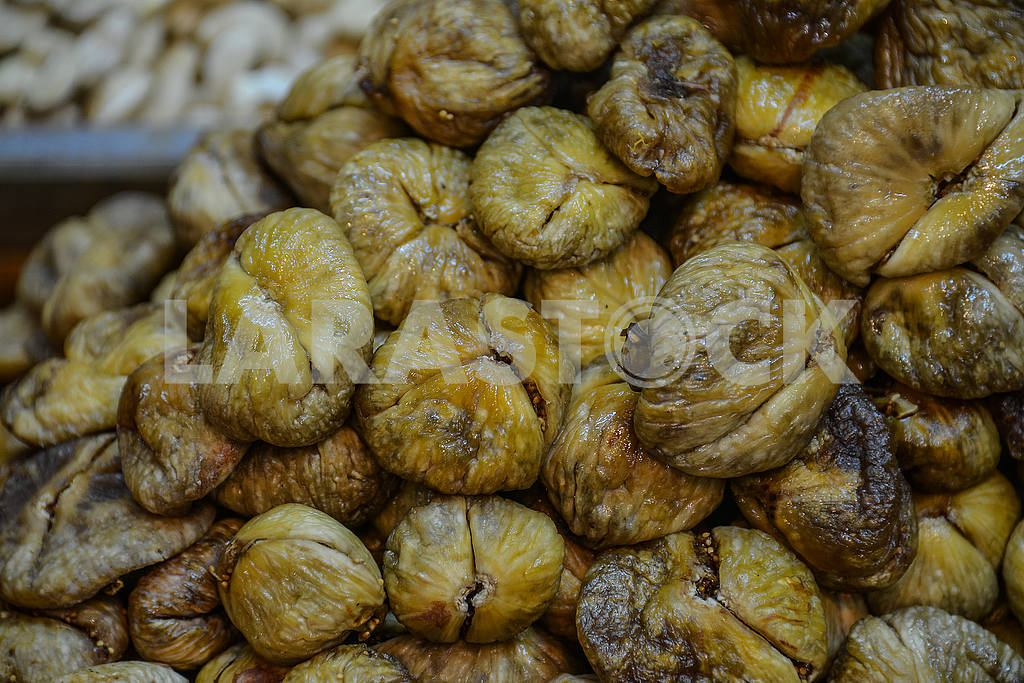 Dried figs on a heap close-up. — Image 53944