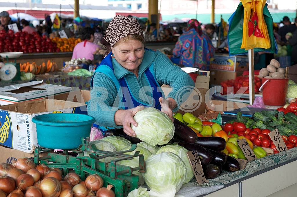 A woman sells vegetables at the market "Privoz" September 9, 2011 — Image 32875