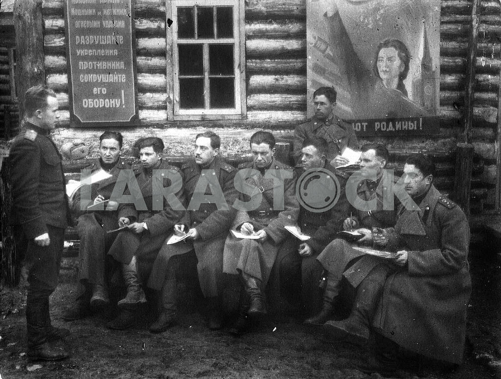 Soviet artillery officers — Image 23496