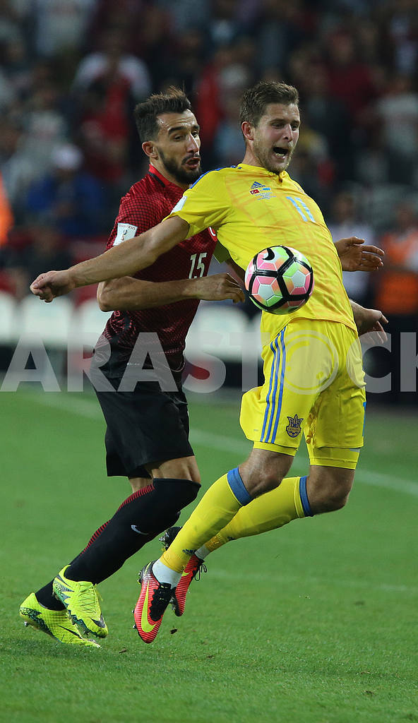 Artem Kravets and Mehmet Topal during the match Turkey - Ukraine — Image 38847