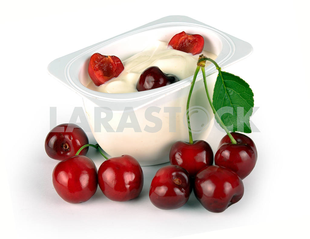 Yoghurt with cherry — Image 18618