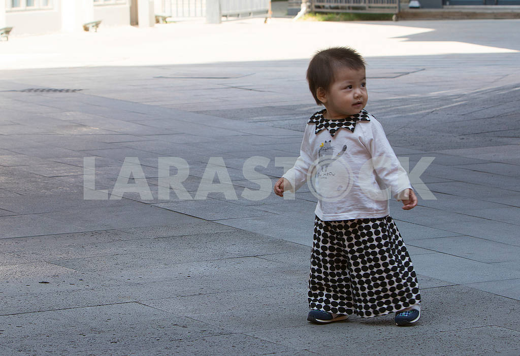 Child on the street in Panjin — Image 63168