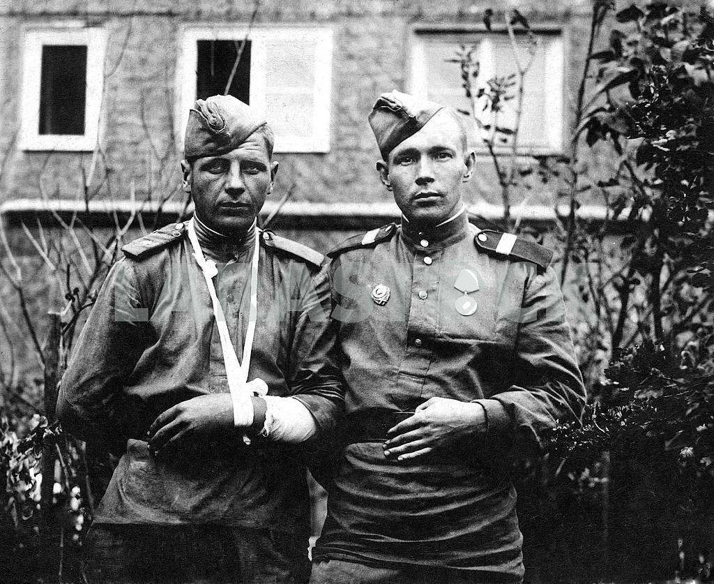 Soviet soldiers. Photos on the street — Image 23589
