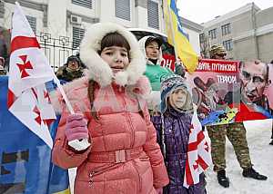 Акция протеста возле посольства России в Киеве.
