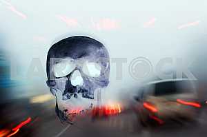 Туманный dangereous вождения на утренней автобане