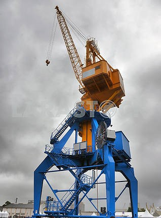  large cargo cranes