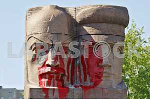 Nationalists tried to destroy a monument to Cheka in Kiev