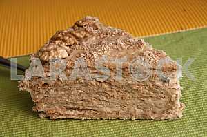 Cake with walnuts