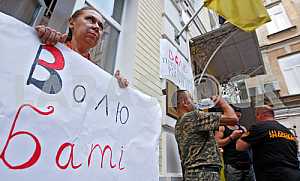 Activists blocked the Pechersk court with a demand to release Valentine Liholit