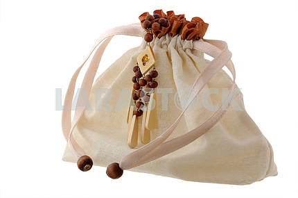 Bag with wooden beads