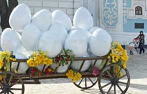 Preparations for the festival of Easter eggs in Kiev.