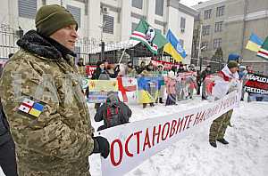 Акция протеста возле посольства России в Киеве.