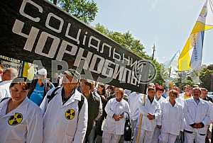 Акция протеста работников ЧАЭС в Киеве