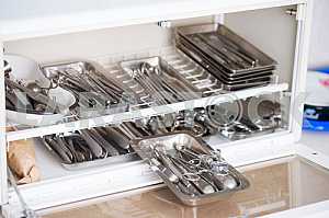Stomatological instrument in the dentists clinic. Operation, tooth replacement.