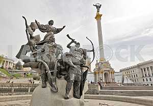 Памятник основателям Киева,Кий,Щек,Хорив и сестра их Лыбедь