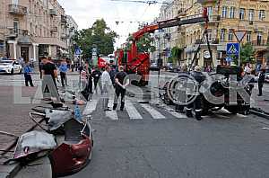Взорванный автомобиль в котором находился Павел Шеремет