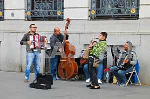 Street musicians in Antwerp