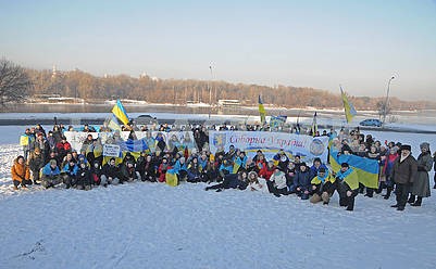 Participants of the action "Unite the banks of the Dnieper" living chain "Unity"