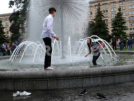Schoolboys bathe in fountains
