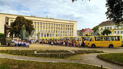 Educational institutions in four districts of Transcarpathian region received new school buses