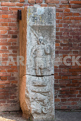Bas-reliefs on the column