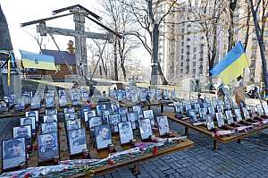  Public cleaning for commemorate the Day of Heroes Heavenly hundreds