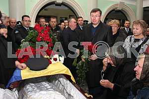 Прощание с погибшими полицейскими Артемом Кутушевым и Ольгой Макаренко