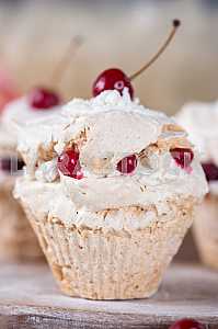 Air and light dessert of meringue with cream and berries .