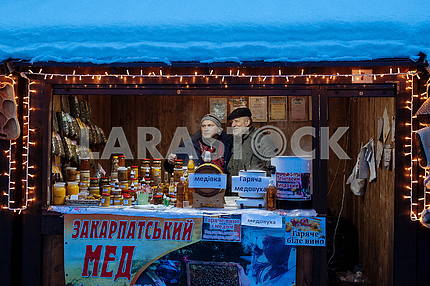 Selling zakarpatsky honey