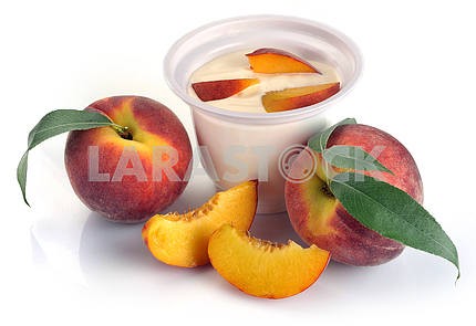 yoghurt with peach and pieces