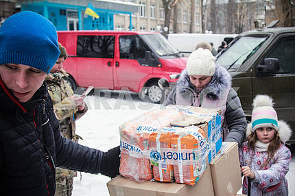 The family received humanitarian aid in Avdeevka.