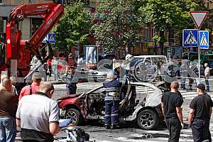 Взорванный автомобиль в котором находился Павел Шеремет