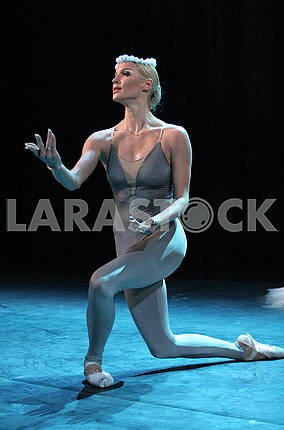 Ballerina Anastasia Volochkova performs